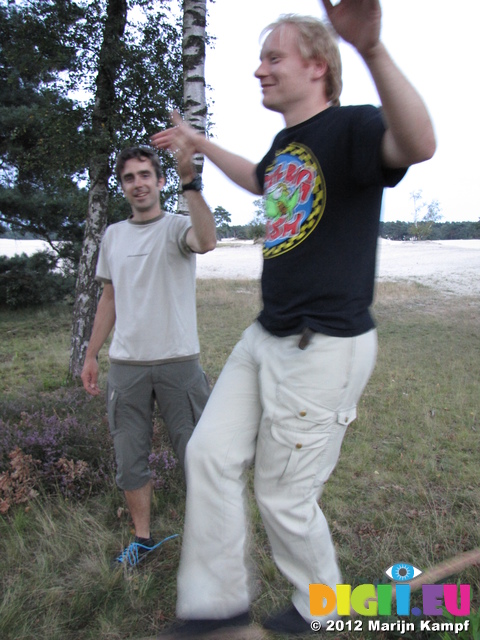 SX24114 Marijn slacklining with Wouko